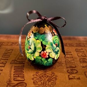 VTG Russian Solid Wood/Hand Painted & Lacquered Floral Easter Egg Xmas ornament